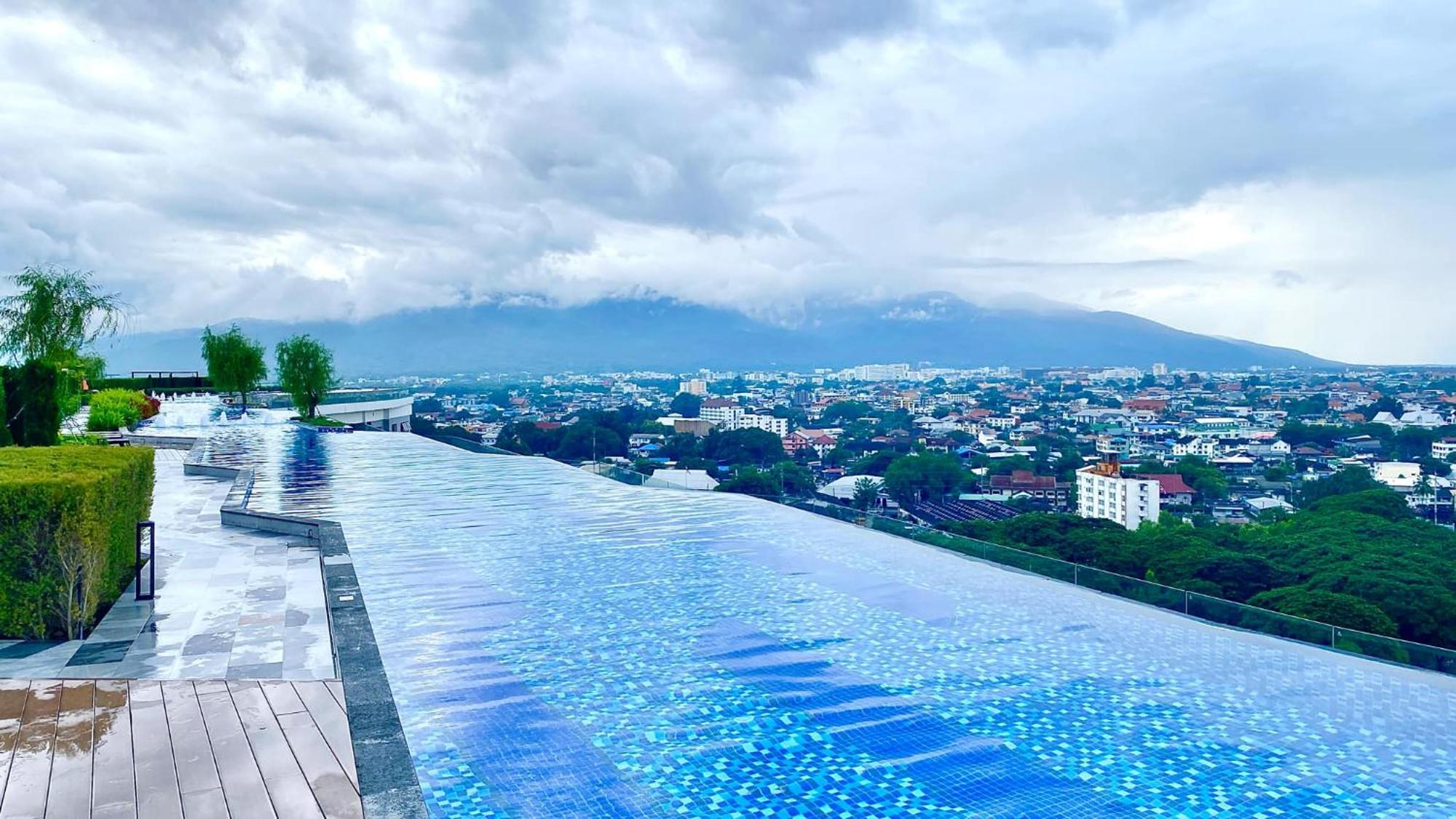 The Astra Sky River Luxury Condo,the Largest Pool And View